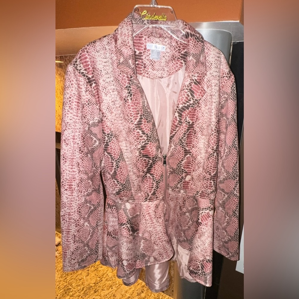 Women’s Fashion Half Zip Jacket - Never worn